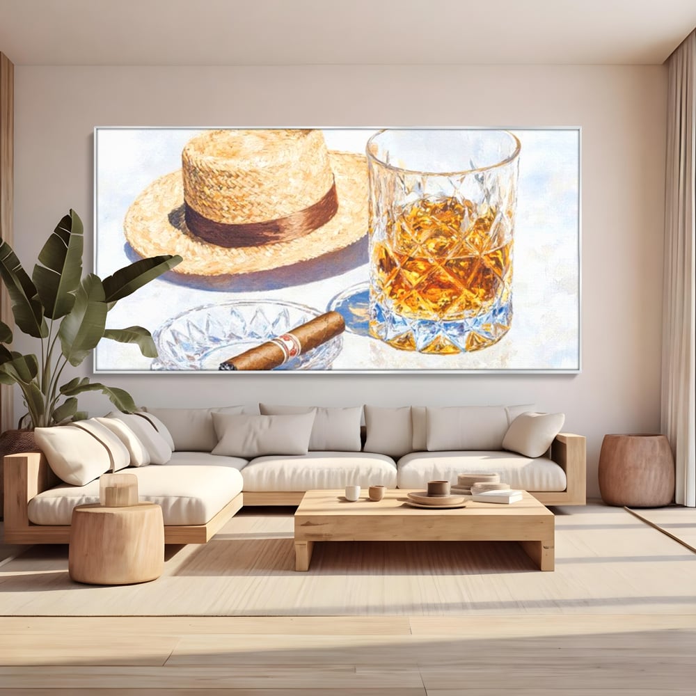 Tablou canvas cu natura statica cu palarie si pahar de whisky, in rama de aluminiu argintiu, pe perete intr-un living